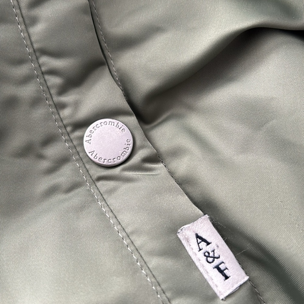 GUC Abercrombie Kids Green Bomber Jacket Size 7/8 - Picture 10 of 11